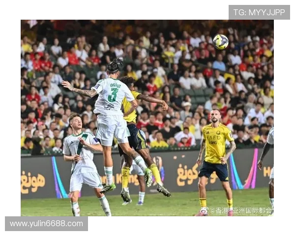 中外足球明星风采对比解析展现不同文化背景下的足球魅力与技艺 中外足球明星风采对比解析展现不同文化背景下的足球魅力与技艺