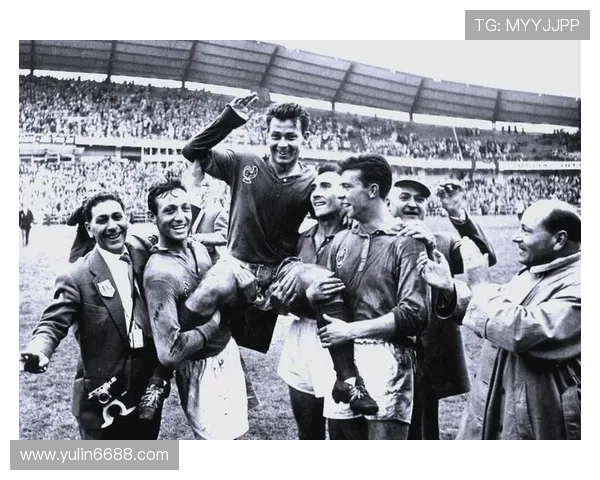 元老足球明星盘点:那些曾经辉煌的传奇球员们都有哪些 元老足球明星盘点:那些曾经辉煌的传奇球员们都有哪些