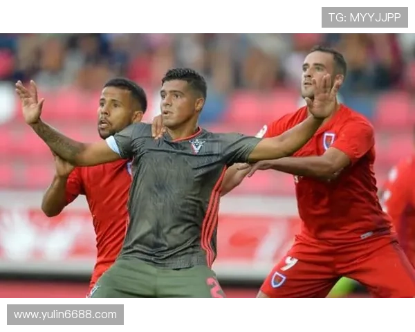 西安足球队在邀请赛中以61分稳居积分榜首位展现强劲实力 西安足球队在邀请赛中以61分稳居积分榜首位展现强劲实力