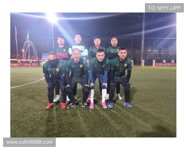 足球明星泼啤酒事件背后的故事与球迷反应揭秘