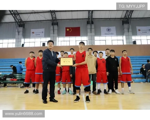 重庆篮球队在全国锦标赛积分榜上以74分稳居第一名展现强大实力