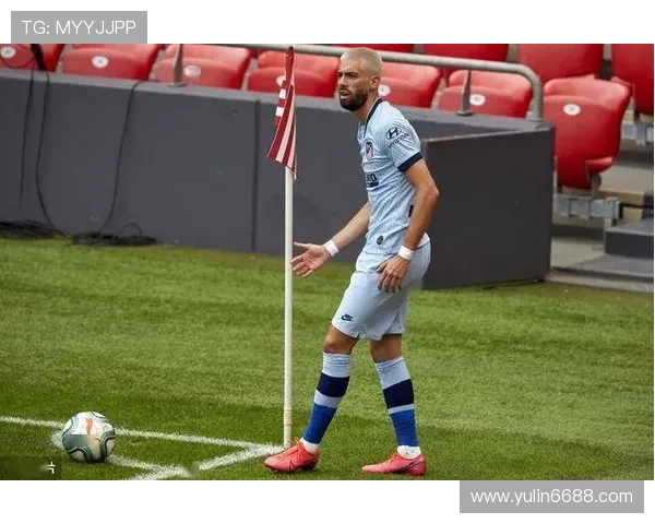 黑人足球明星大胆尝试白发造型引发热议与时尚潮流碰撞